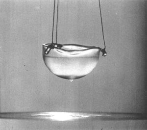 678px-Liquid_helium_Rollin_film